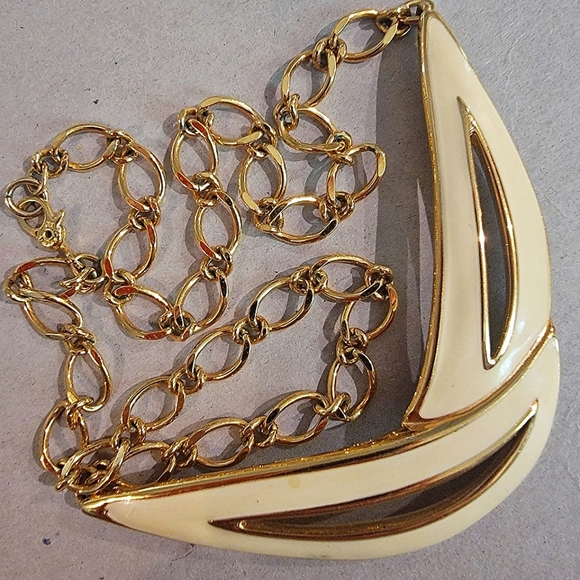 #Vintage #Monet Cream #Enamel Gold Tone Chain #Necklace - Picture 1 of 8